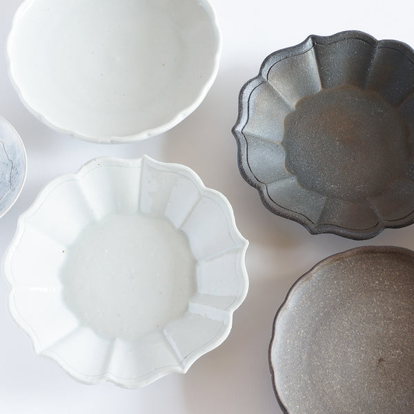 Bellflower Plate (Brown)